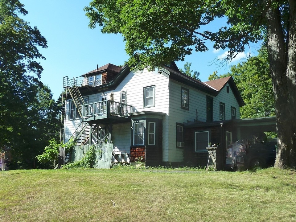 53-55 New Paltz Rd in Highland, NY - Building Photo