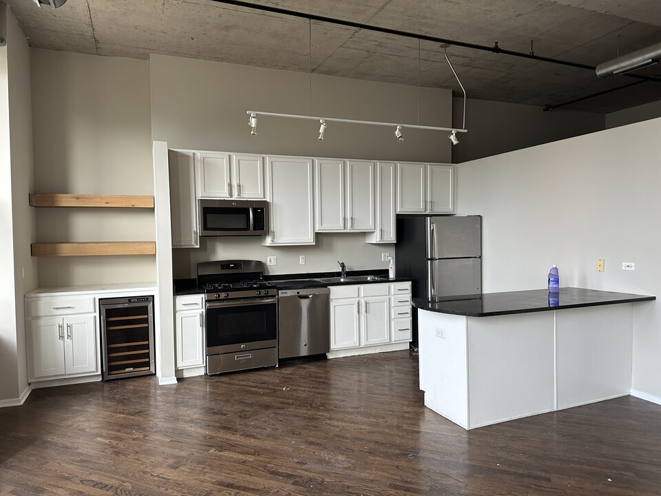 6 S Laflin St, Unit 303 in Chicago, IL - Building Photo