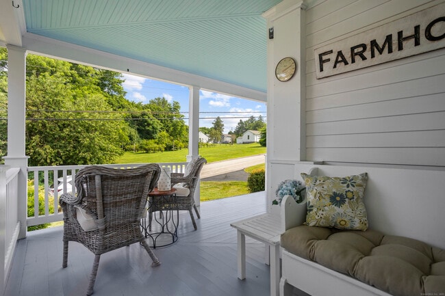 22 School St in Stonington, CT - Building Photo - Building Photo