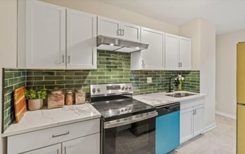 2915 Lyndale Ave N, Unit Unit 1 Main Level in Minneapolis, MN - Foto de edificio - Building Photo