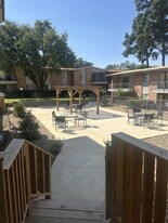 2114 E Marshall Ave in Longview, TX - Building Photo