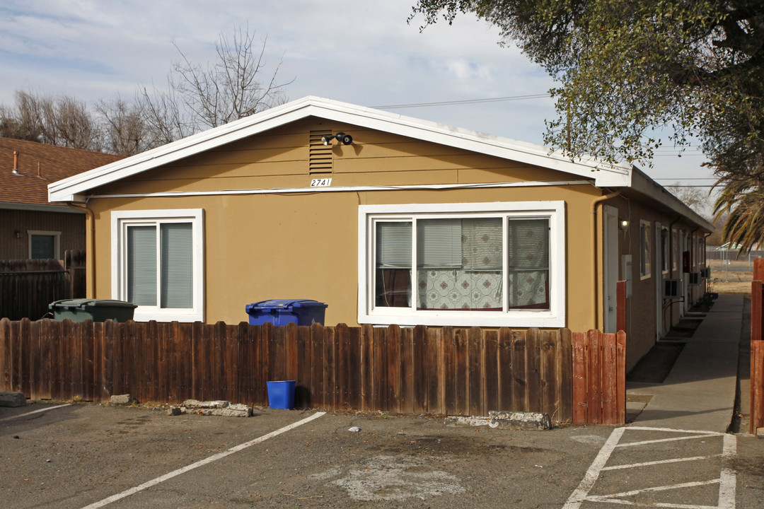 2741 Del Paso Blvd in Sacramento, CA - Building Photo