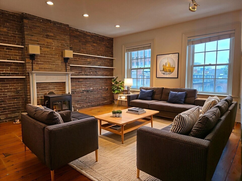 61 Otis St in Cambridge, MA - Building Photo