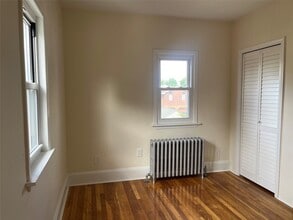 20 Frost Pond Rd in Glen Cove, NY - Building Photo - Building Photo