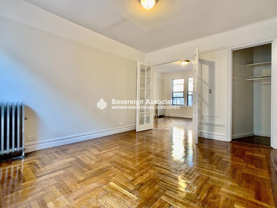 21 Magaw Pl in New York, NY - Building Photo