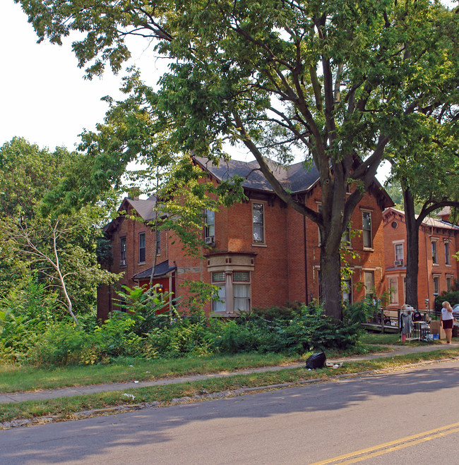 726 E High St in Springfield, OH - Building Photo - Building Photo