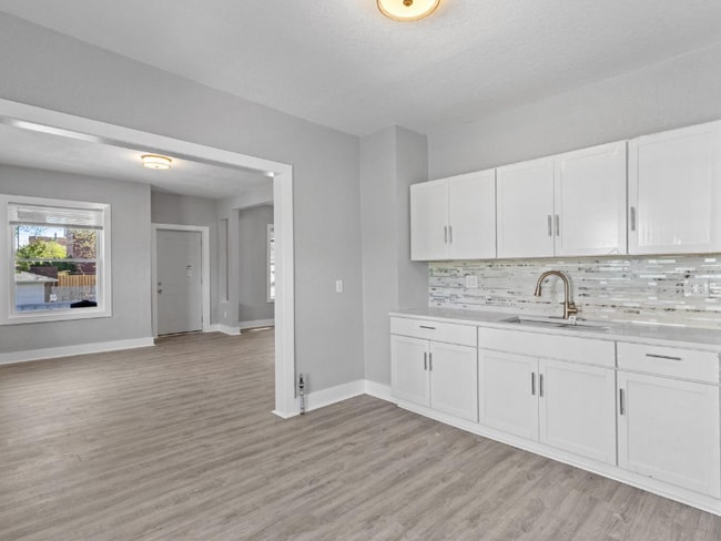 property at 812 E Burleigh St