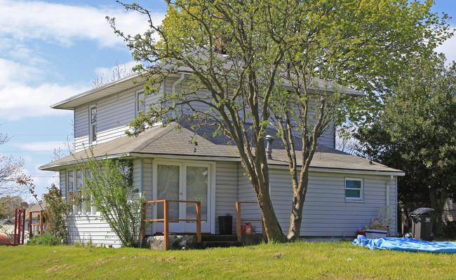 1931 McDougall Ave NE in Everett, WA - Foto de edificio - Building Photo