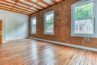 62 Mc Kinley St in Wappingers Falls, NY - Building Photo - Building Photo