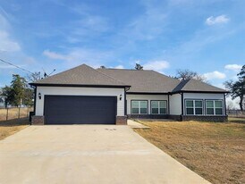 145 CR 126 in Whitesboro, TX - Building Photo