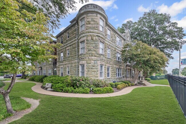 property at 1116 Poplar Ave