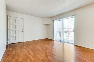 4020 Holland Ave in Dallas, TX - Building Photo - Building Photo