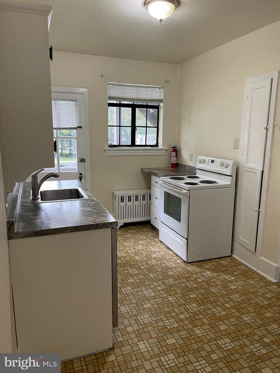 property at 5 E Maplewood Ave