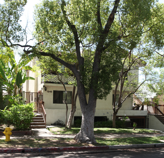 1040 Spazier Ave in Glendale, CA - Foto de edificio - Building Photo
