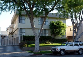 563 E Hazel St in Inglewood, CA - Foto de edificio - Building Photo