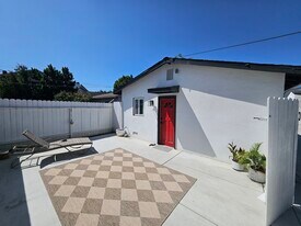 1554 Orange Ave, Unit C in Costa Mesa, CA - Building Photo