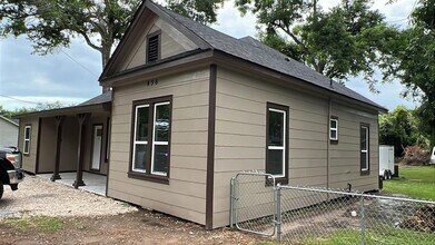 436 E Peach St in Angleton, TX - Building Photo - Building Photo