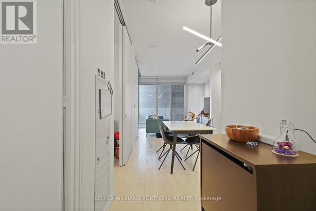 125-125 Peter St in Toronto, ON - Building Photo - Building Photo