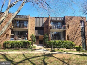 7802 Dassett Ct in Annandale, VA - Building Photo - Building Photo