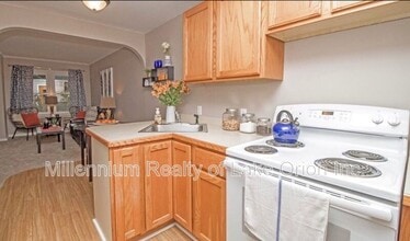 3857 Oak Knoll Rd in Waterford Township, MI - Building Photo - Building Photo