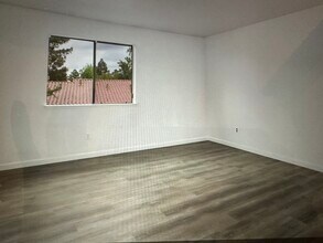 2055 Sierra Rd, Unit 101 in Concord, CA - Foto de edificio - Building Photo