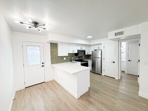 1637 N 51st St in Phoenix, AZ - Building Photo - Building Photo