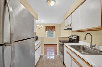 107 Nottingham Rd in Bedford Hills, NY - Building Photo - Building Photo