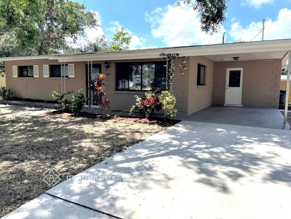 3620 Bali Dr in Sarasota, FL - Building Photo
