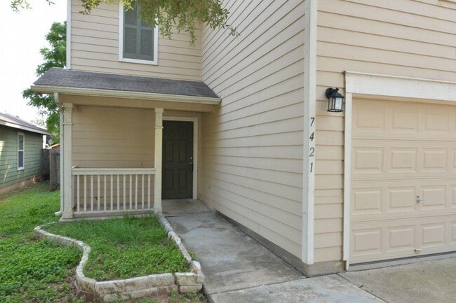 7421 Elk Pass Dr in Austin, TX - Building Photo - Building Photo