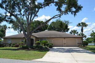 26 Ocale Way S in Summerfield, FL - Building Photo