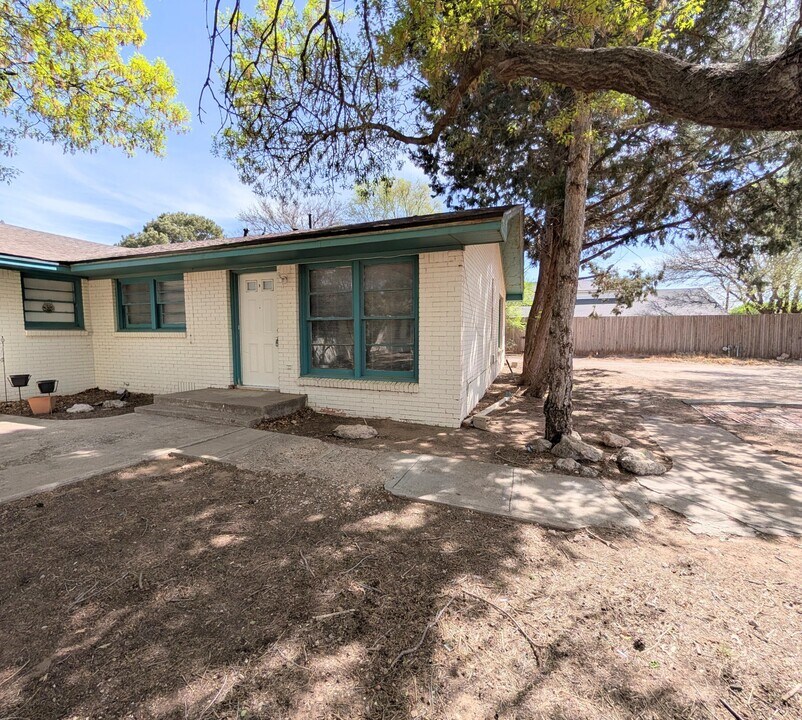 9001 Indiana Ave in Lubbock, TX - Building Photo
