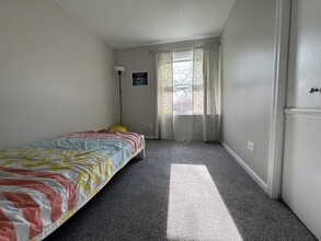 1784 Queensbury Cir in Hoffman Estates, IL - Building Photo - Building Photo