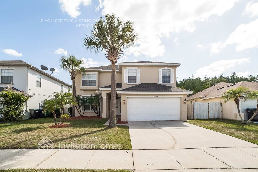 13808 Greenebridge Ct in Orlando, FL - Foto de edificio