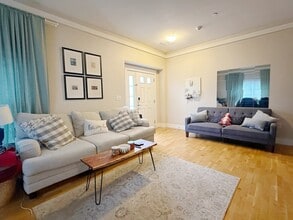 54 Loomis St in Bedford, MA - Building Photo - Building Photo