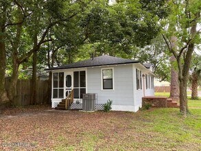 4565 Royal Ave in Jacksonville, FL - Foto de edificio - Building Photo