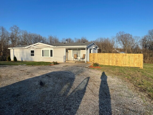 203 N Devasher Rd in Warrensburg, MO - Building Photo - Building Photo