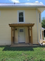 327 B 327 Sulphur Springs Rd in Chilhowie, VA - Building Photo