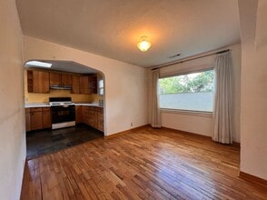509 Scenic Dr in Ashland, OR - Foto de edificio - Building Photo