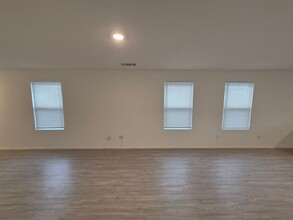 12822 CHINALI SPG in Saint Hedwig, TX - Building Photo - Building Photo