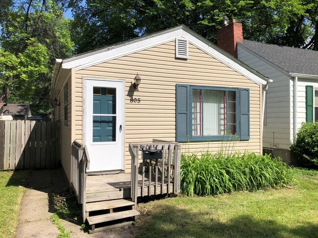 property at 805 S 9th St