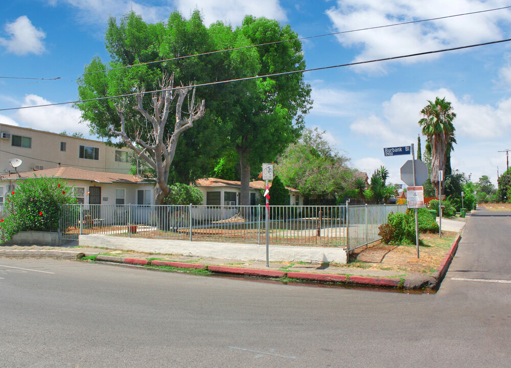 11903 Burbank Blvd in Valley Village, CA - Building Photo