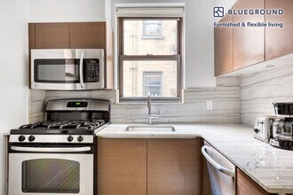 252 E 61st St in New York, NY - Building Photo - Building Photo