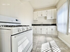 415 S Westlake Ave in Los Angeles, CA - Building Photo