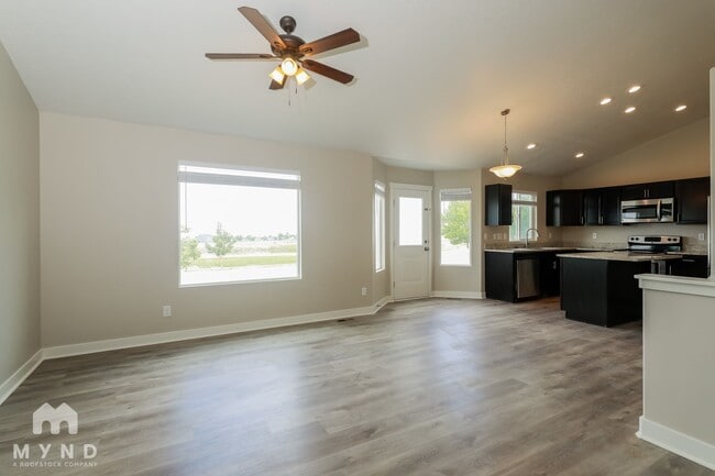 426 Diamant Ln in Tooele, UT - Building Photo - Building Photo
