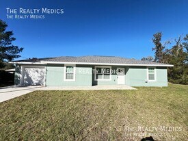4 Malauka Ln Dr in Ocklawaha, FL - Building Photo