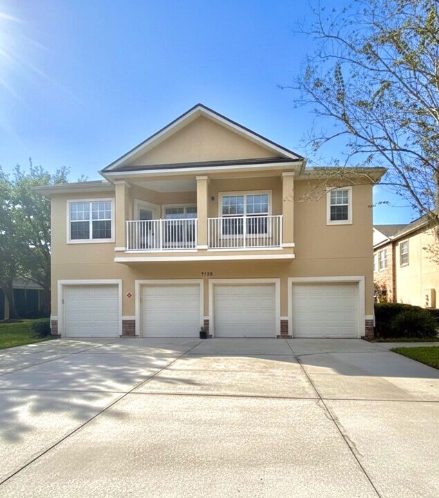 7175 Deerfoot Cir in Jacksonville, FL - Foto de edificio