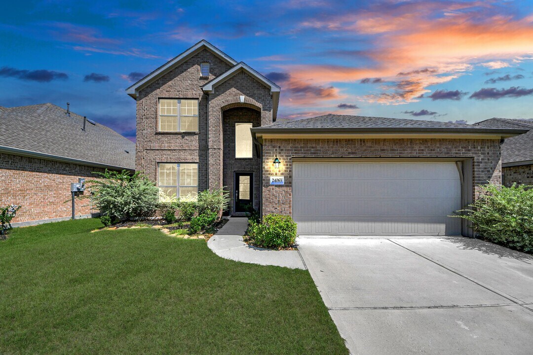 24063 Hawthorn Lks Dr in Roman Forest, TX - Building Photo