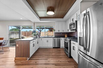 363 Larcom St in Thousand Oaks, CA - Building Photo - Building Photo