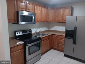5403 Crossrail Dr in Burke, VA - Building Photo - Building Photo