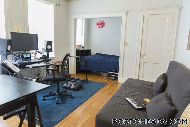 137 Park Dr in Boston, MA - Building Photo - Building Photo